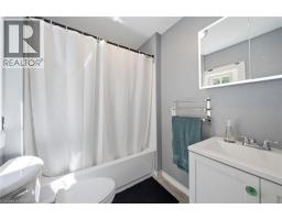 42 DUNDAS Street E - 17