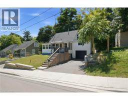42 DUNDAS Street E - 2