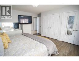 48 NIGHTINGALE Drive - 17