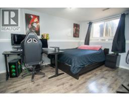 48 NIGHTINGALE Drive - 26