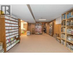 16 PARIS Road - 33