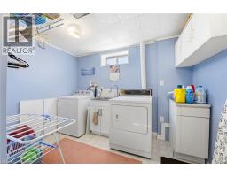 21 GARDEN Crescent - 27