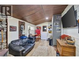 6 CHURCHILL Drive - 16