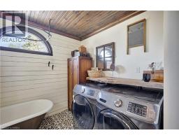6 CHURCHILL Drive - 18