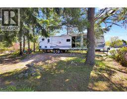 6 CHURCHILL Drive - 36