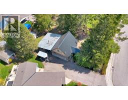 6 CHURCHILL Drive - 37
