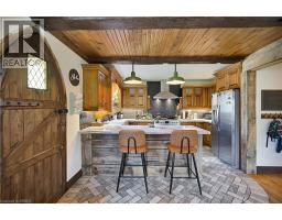 6 CHURCHILL Drive - 6