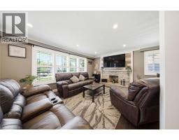 8 QUEENSWAY Drive - 10