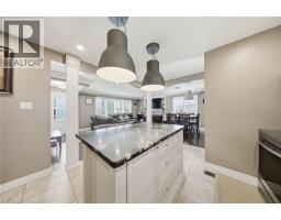 8 QUEENSWAY Drive - 16