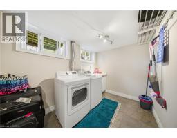 8 QUEENSWAY Drive - 33