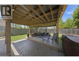 8 QUEENSWAY Drive - 35