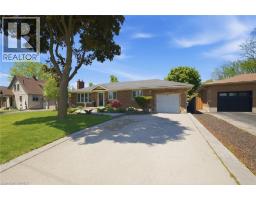 8 QUEENSWAY Drive - 4