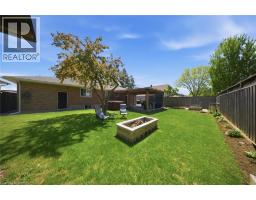 8 QUEENSWAY Drive - 42