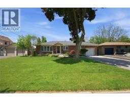 8 QUEENSWAY Drive - 47