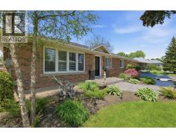 8 QUEENSWAY Drive - 5