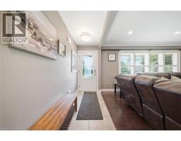 8 QUEENSWAY Drive - 8