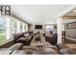 8 QUEENSWAY Drive - 9