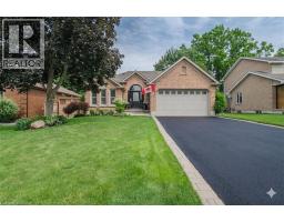 39 RUSSELL Crescent - 2