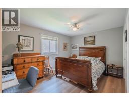 39 RUSSELL Crescent - 28