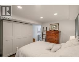 39 RUSSELL Crescent - 32