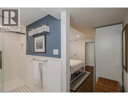 39 RUSSELL Crescent - 34