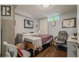 39 RUSSELL Crescent - 37