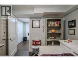 39 RUSSELL Crescent - 38