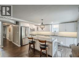 39 RUSSELL Crescent - 41