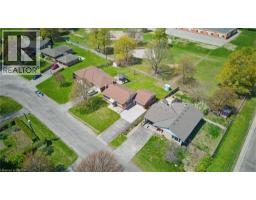 168 MONTCLAIR Crescent - 2