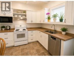 49 PALMERSTON Avenue - 9