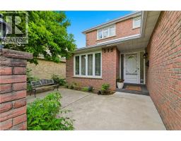 512 HAWTHORNE Crescent - 2