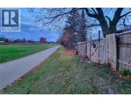 6 BAYLY Drive - 33