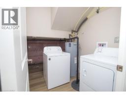 355 WELLINGTON Street - 18