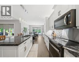 4 LYNNDALE Road - 11
