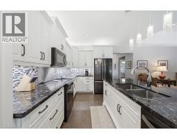 4 LYNNDALE Road - 12