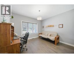 4 LYNNDALE Road - 18