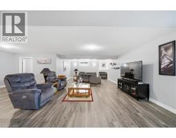 4 LYNNDALE Road - 24