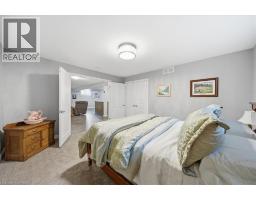 4 LYNNDALE Road - 33
