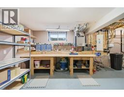 4 LYNNDALE Road - 35