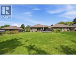 4 LYNNDALE Road - 42