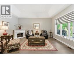4 LYNNDALE Road - 7