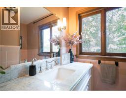 709 NELSON Street W - 26