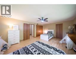 709 NELSON Street W - 31