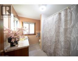709 NELSON Street W - 32