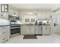 405 WELLINGTON Street N - 8