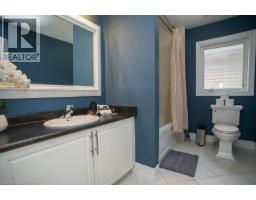 10 BISSET Avenue - 33