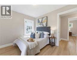 84 DUNDAS Street W - 14