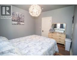162 GRAND RIVER Street N - 23
