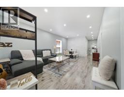 104 MARY Street - 16