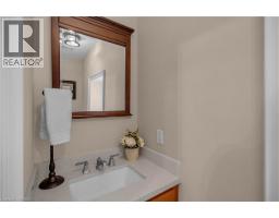 60A DUNDAS Street W - 17